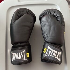 Everlast Black Boxing Gloves with Yellow Accents